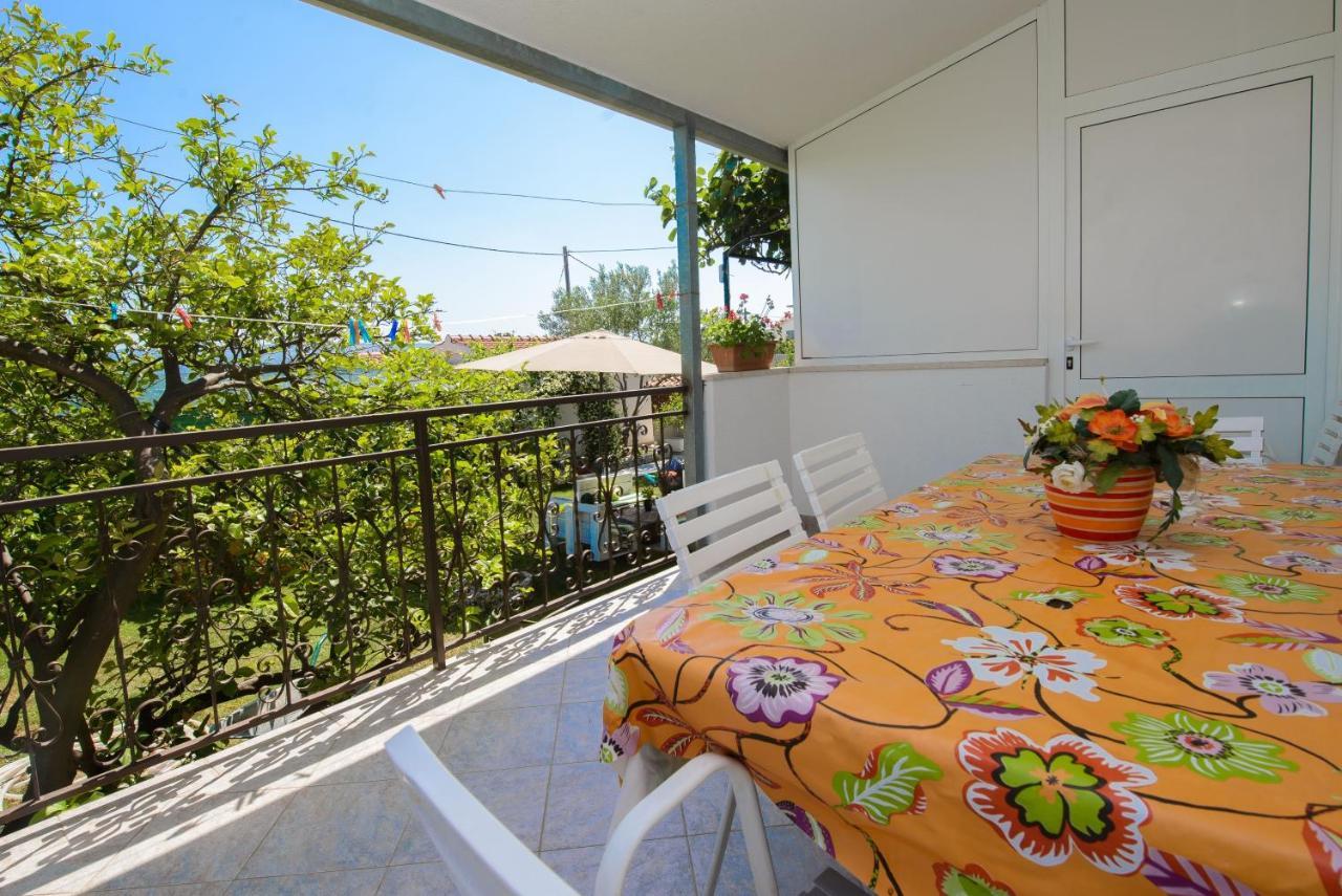 Apartments With A Parking Space Kastel Stafilic, Kastela - 21948 外观 照片